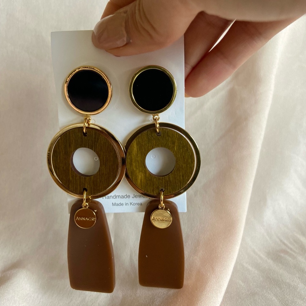 BEAUTIFUL DANGLING EARRINGS